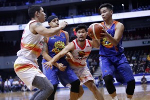 Phoenix shocks TNT, 74-72